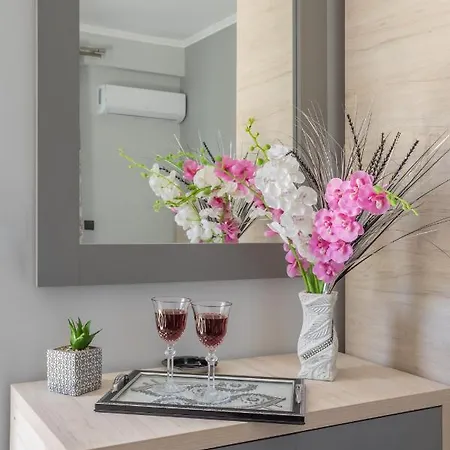 アパート Michaelangelo ニドリ